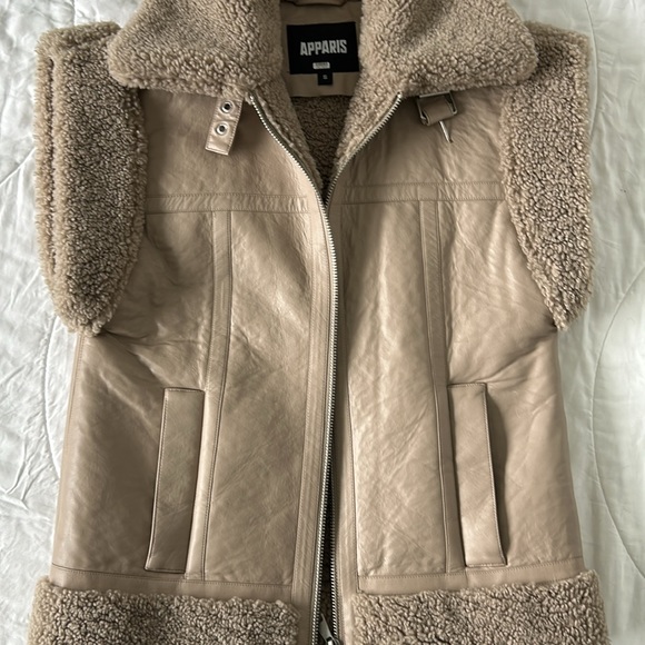 APPARIS Jay faux shearling vest in taupe S - Picture 8 of 8